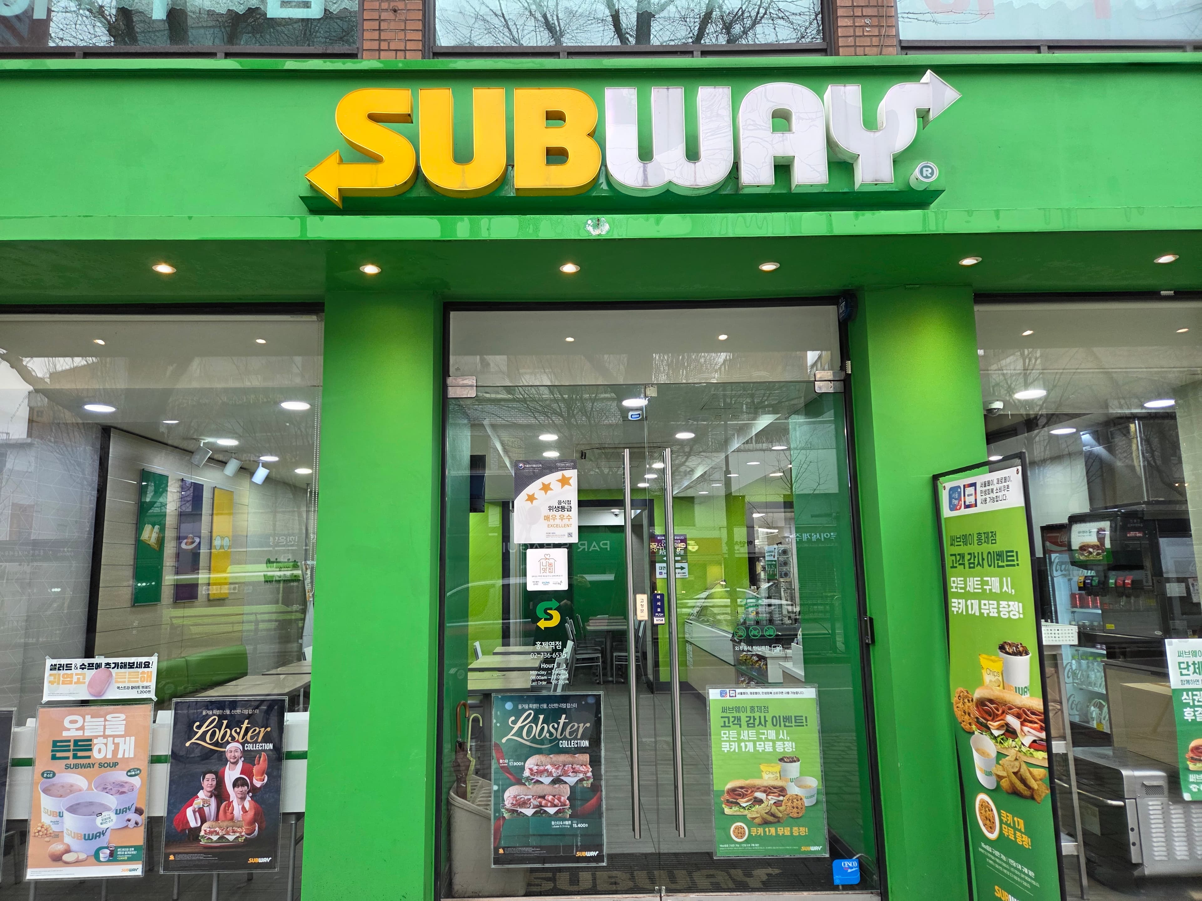 상가 입구 유리 디테일